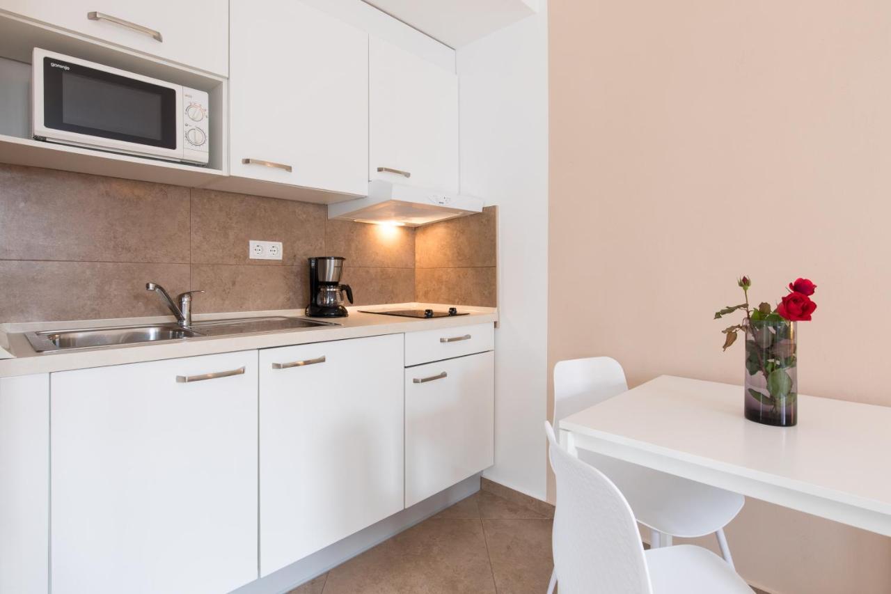 Apartmani Laura Krk Krk Town Exterior photo