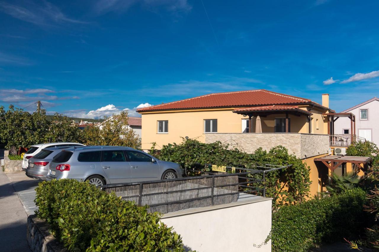 Apartmani Laura Krk Krk Town Exterior photo